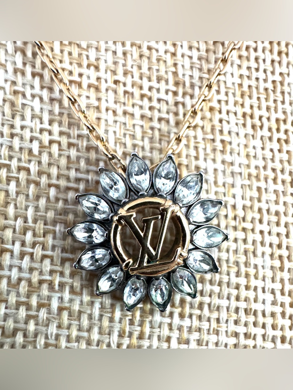LOUIS VUITTON LV Starlight Crystal Flower Necklace M80262 Full Set - Picture 4 of 9